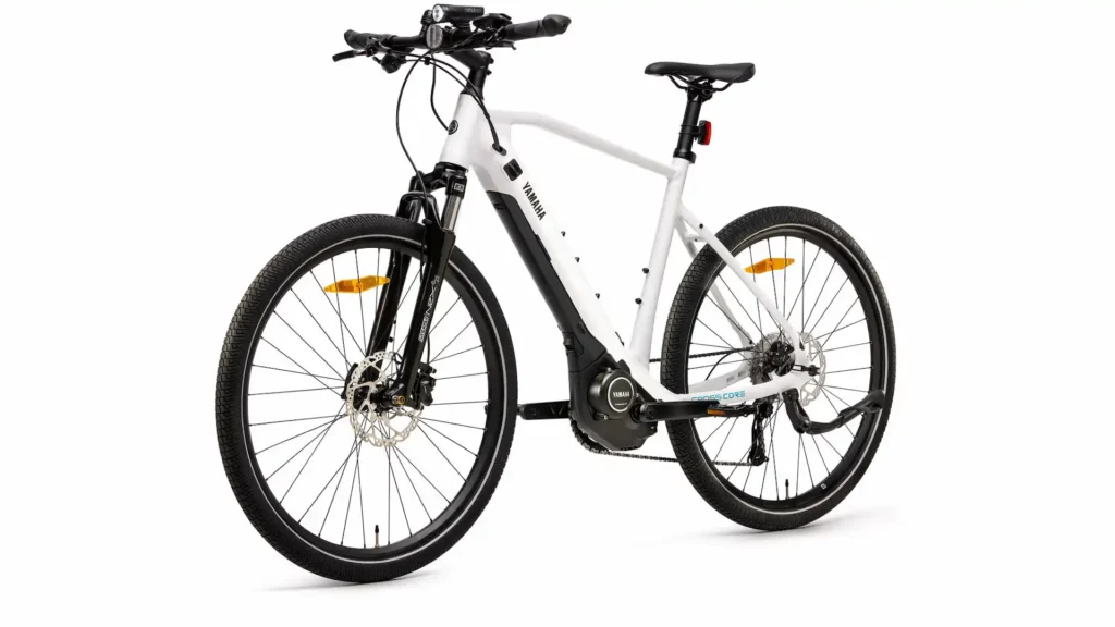 Vista lateral de la bicicleta eléctrica Yamaha CROSSCORE RC blanca disponible en Trujbike