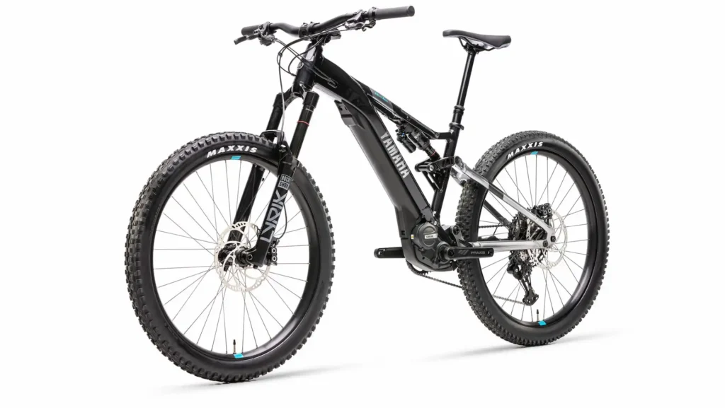Alquiler de bicicleta eléctrica Yamaha YDX MORO negra para rutas exigentes en Trujbike